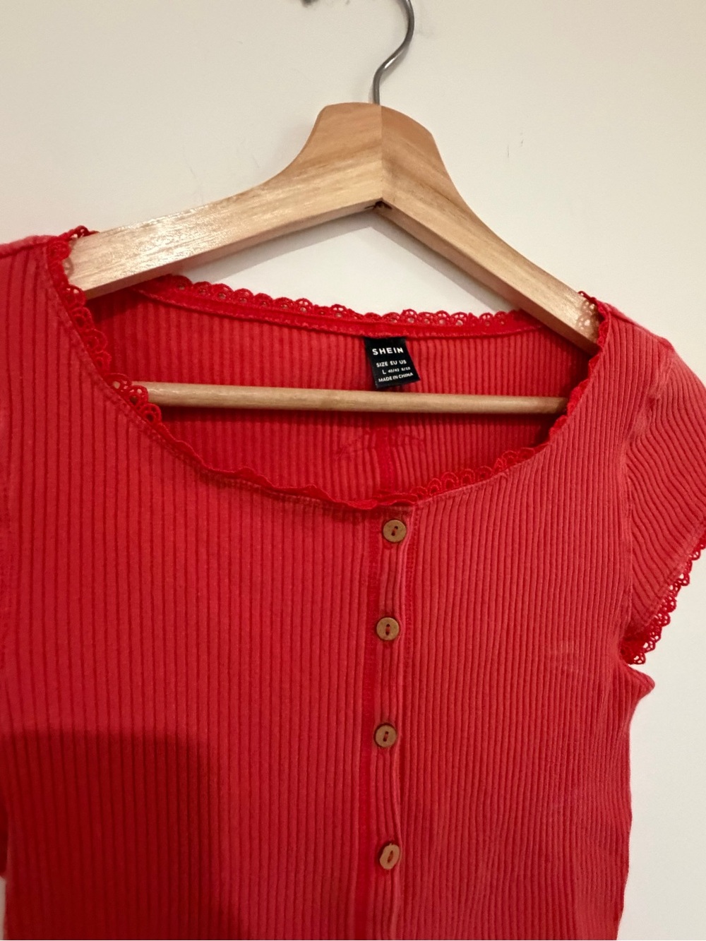 SHEIN Red Ribbed Button-Front Short Sleeve Top - Picture 2 of 5